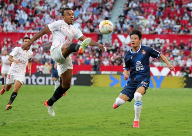 Kaiyun 平台-武磊打完皇马才与国足会合 抵达当晚即参加合练