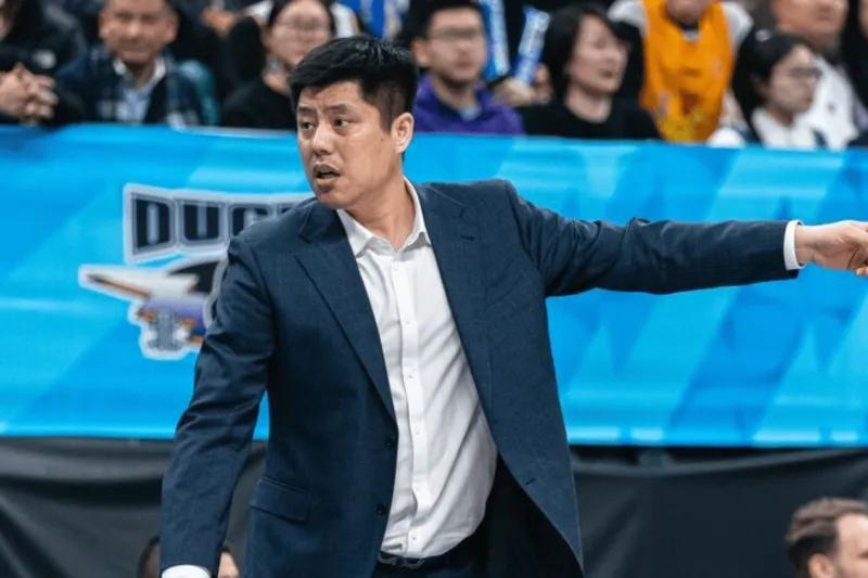 开云全站-潘江没了张宁与李春江一塌糊涂！关键时刻攻守纯送，本土球员也垮